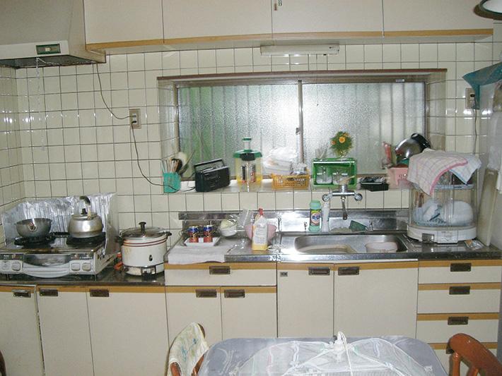 081126-hara-kitchen-before.jpg