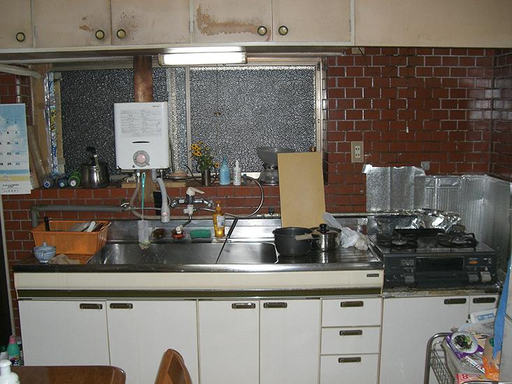 081126aoki-kitchen-before.jpg