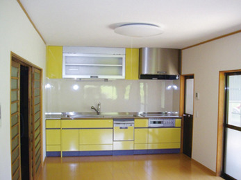 ビタミンカラーのアクセントが効いたDKに。