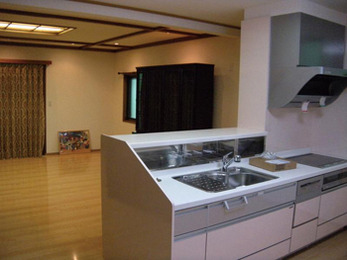 キッチンとリビングを1間に。広々LDKの出来上がり。