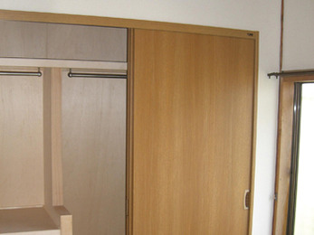 床の間をなくし１間半のクローゼットに。