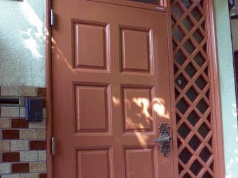 耐久性に優れ、汚れにくいポリウレタン樹脂で塗替。