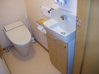 ２つの便器をひとつにして清潔空間になりました。