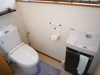 薄型の手洗いキャビネット 設置でスッキリ広々空間。