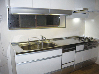 いつでもキレイを保つオールステンレスキッチン。