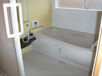 退院されるご家族の為、安全に入浴できる空間に。
