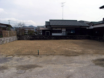 住まわれていない住宅を解体し更地に。