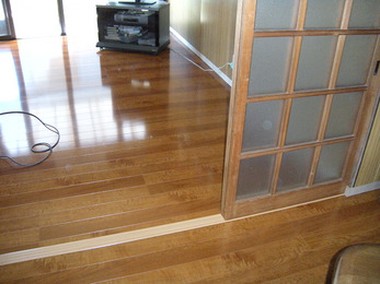 ワックスいらずでいつもツヤのあるキレイなフロアに。