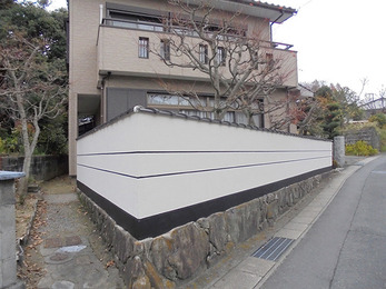 汚れが目立ちにくい、ベージュの壁面にしました。