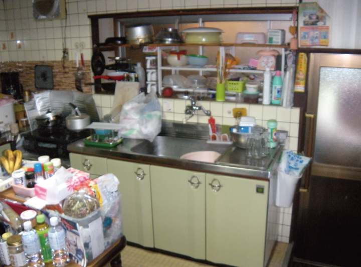 サン・リフォーム岩国店のキッチン施工例（施工前）